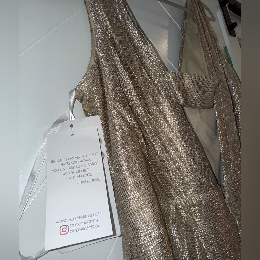Hailey Paige Occasions Gold Cashmere V back strap ruched waist Style 5954 sz 22 - Picture 13 of 16